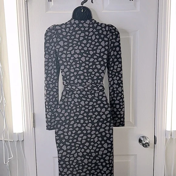 ๐ฅ ๐ฅ ๐ฅ ALERT. POA! NWT WRAP AROUND ๐. It just donโt get NO BETTER. Maxi fit! - Picture 11 of 12